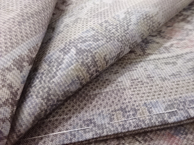  未使用品　横段に華紋織り出し本場大島紬着物(5マルキ)